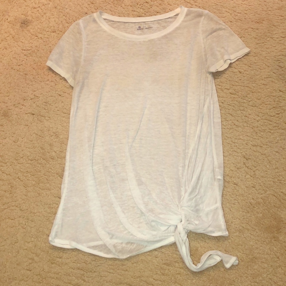 White tee